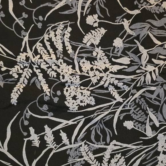 Old Navy- Black & Gray Floral A-Line Skirt. Size 16 - Picture 2 of 4